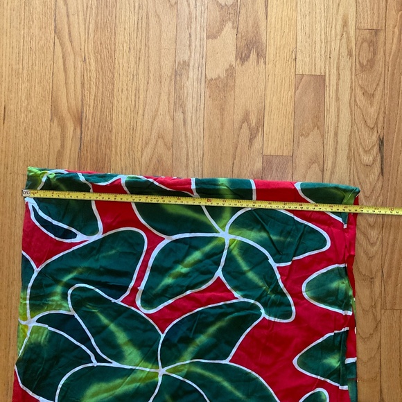 Sarong in Red and Green by La Pareo Company NWOT 44 x 66 - Picture 3 of 4